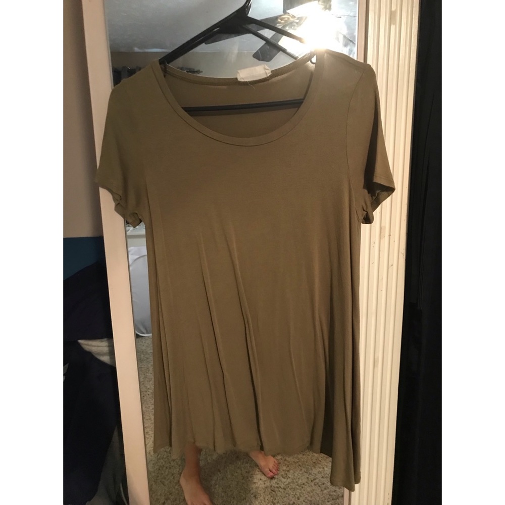 Basic green shirt